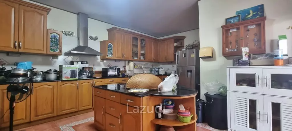 8 Beds 4 Baths 693.60 SQ.M. 3-Storey Single House