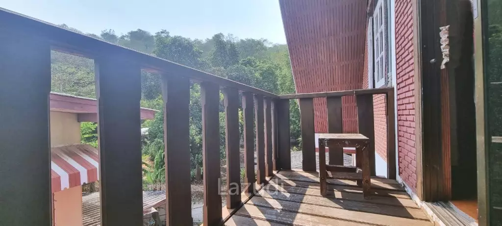 8 Beds 4 Baths 693.60 SQ.M. 3-Storey Single House
