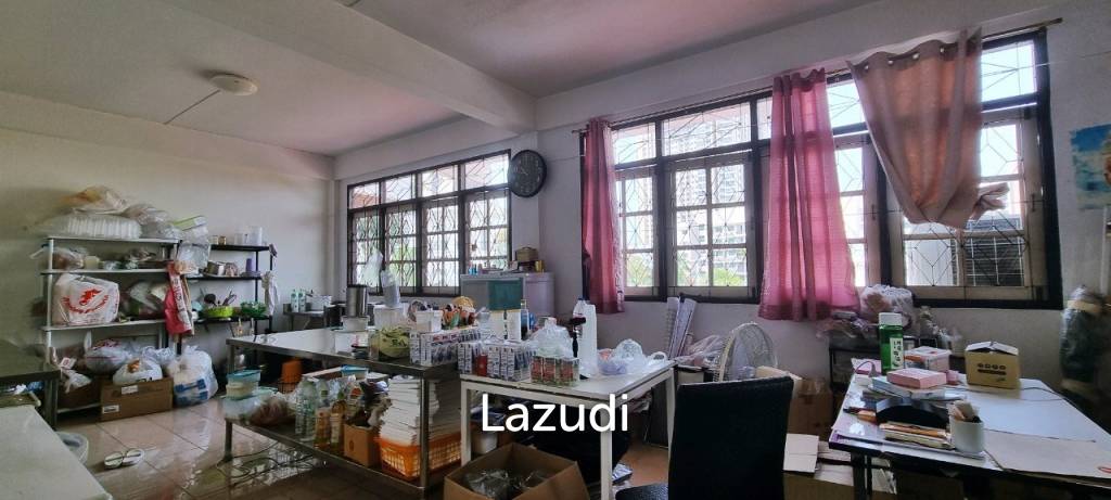 8 Beds 4 Baths 693.60 SQ.M. 3-Storey Single House