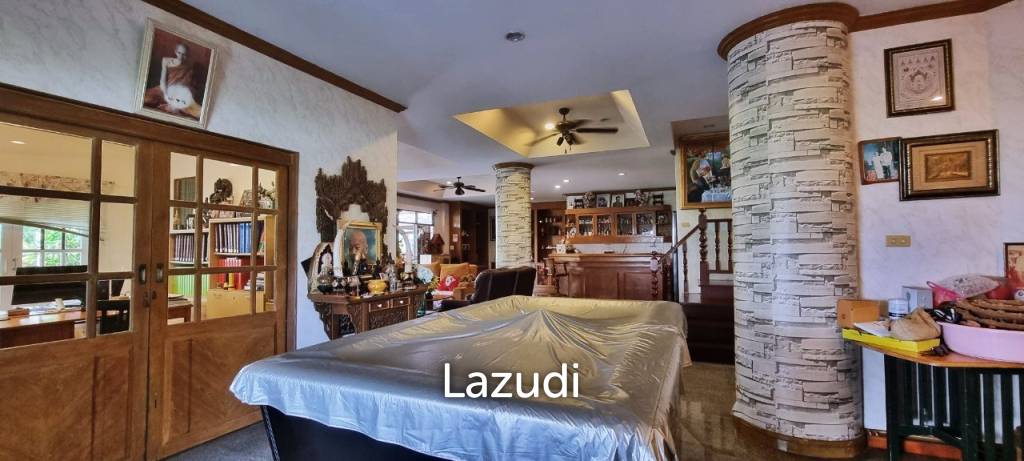 8 Beds 4 Baths 693.60 SQ.M. 3-Storey Single House