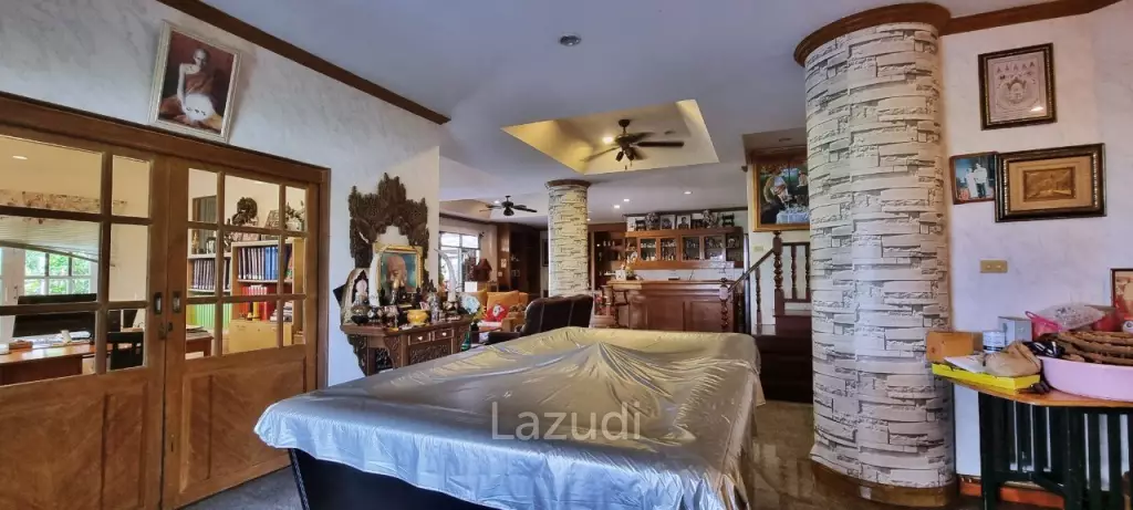 8 Beds 4 Baths 693.60 SQ.M. 3-Storey Single House