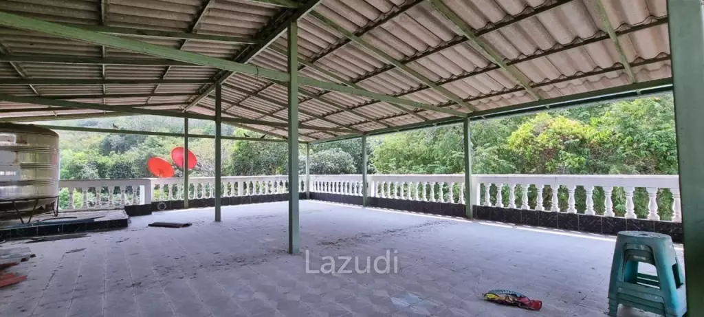 8 Beds 4 Baths 693.60 SQ.M. 3-Storey Single House