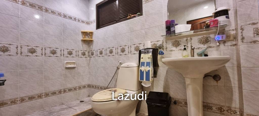 8 Beds 4 Baths 693.60 SQ.M. 3-Storey Single House
