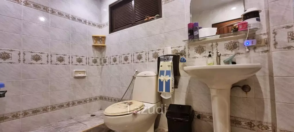 8 Beds 4 Baths 693.60 SQ.M. 3-Storey Single House