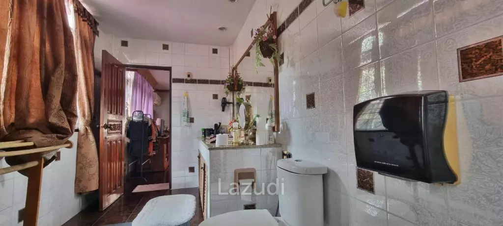 8 Beds 4 Baths 693.60 SQ.M. 3-Storey Single House