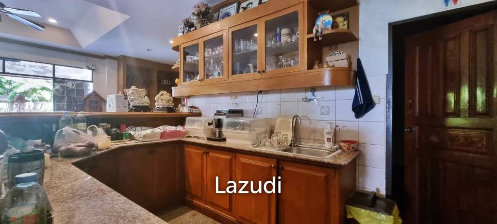 8 Beds 4 Baths 693.60 SQ.M. 3-Storey Single House