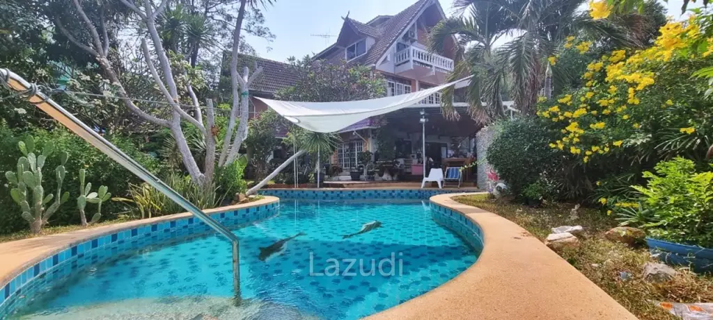 8 Beds 4 Baths 693.60 SQ.M. 3-Storey Single House