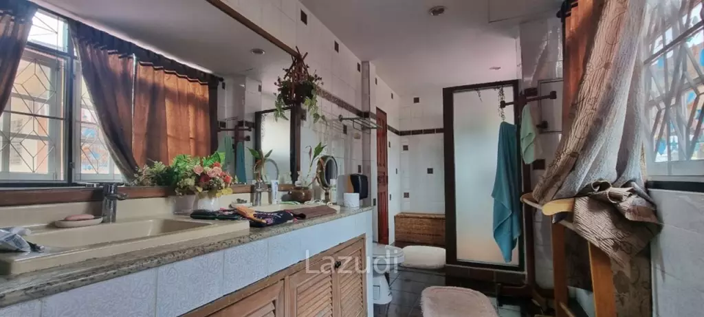 8 Beds 4 Baths 693.60 SQ.M. 3-Storey Single House
