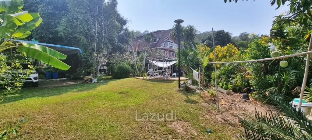 8 Beds 4 Baths 693.60 SQ.M. 3-Storey Single House