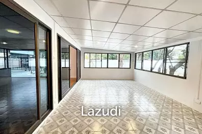 Luxury Home Office in Huaykwang