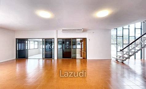 Luxury Home Office in Huaykwang