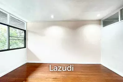 Luxury Home Office in Huaykwang