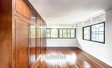 Luxury Home Office in Huaykwang