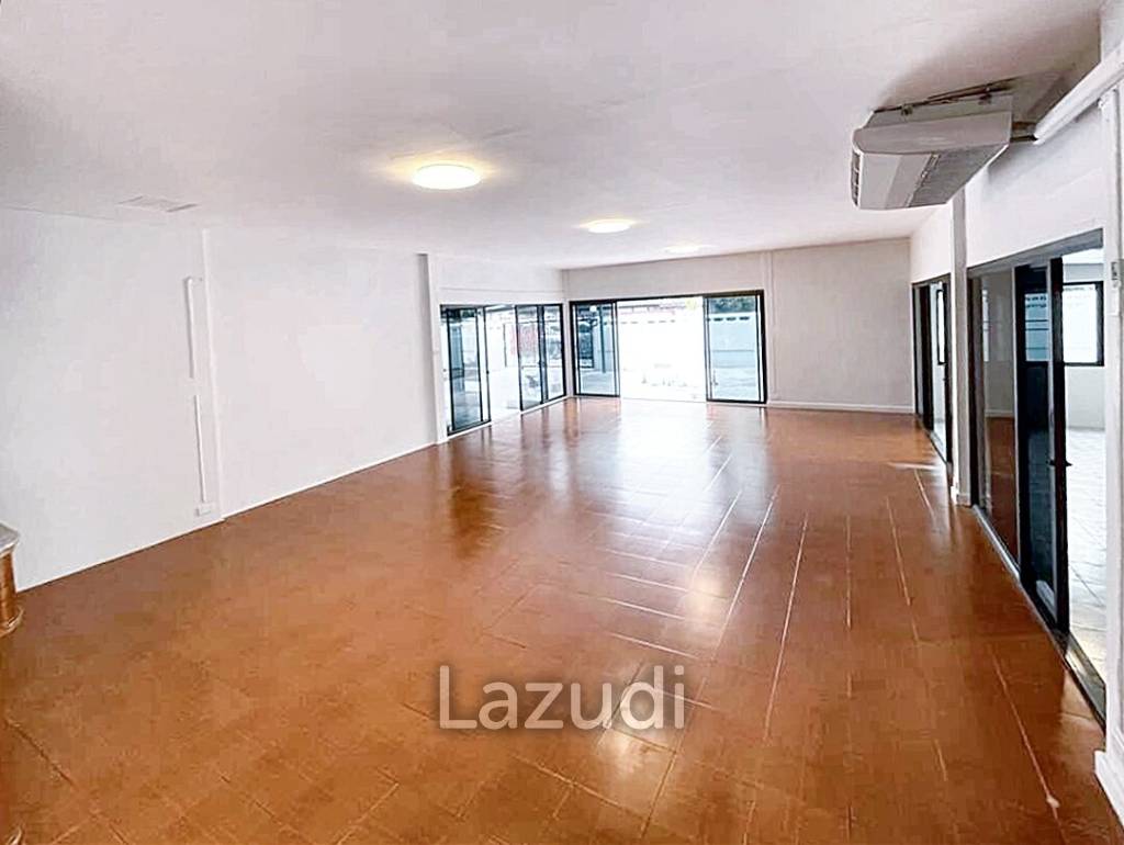 Luxury Home Office in Huaykwang