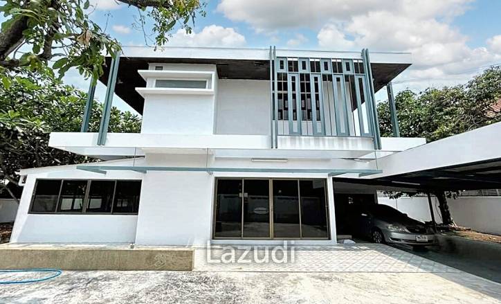 Luxury Home Office in Huaykwang
