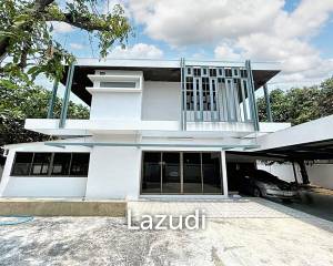 Luxury Home Office in Huaykwang