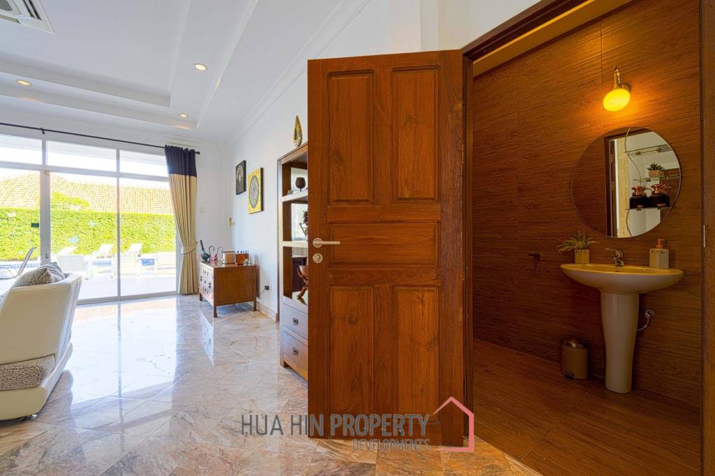 Hua Hin Palm Village: 2 Storey 6 Bedroom Pool Villa