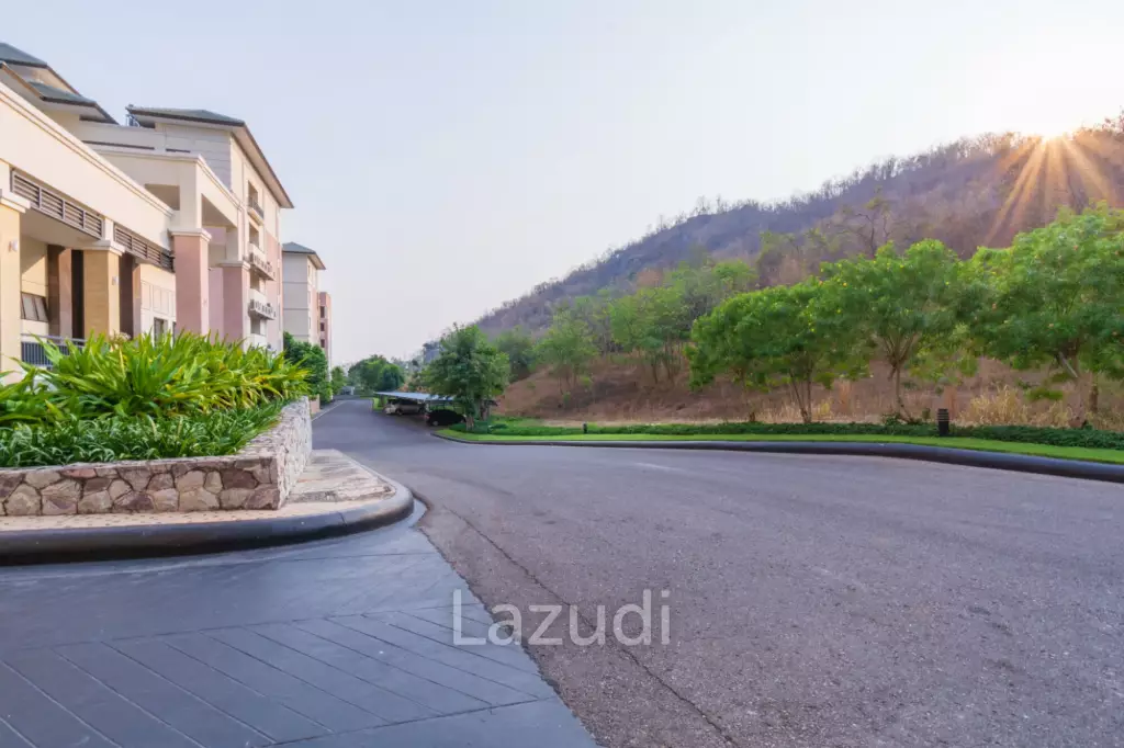 Good Size 2 Bedroom Condo in Black Mountain Golf Course