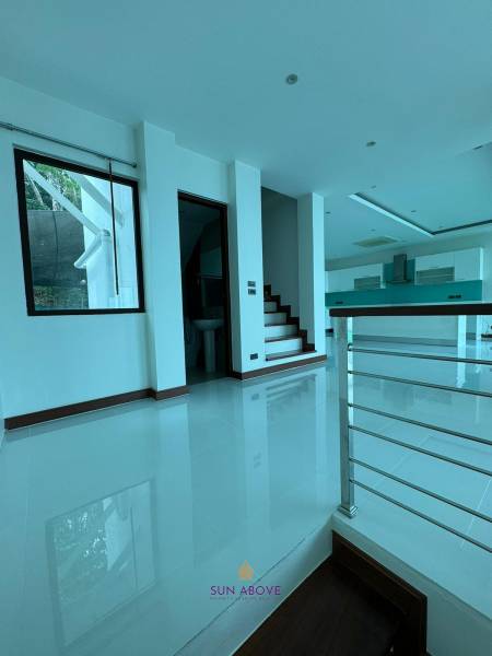 Luxurious 5 Bedroom Villa with Ocean View