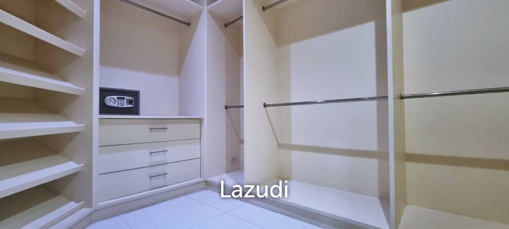 13 Beds 13 Baths 1,600 SQ.M. 4-Storey Villa in Pratumnak