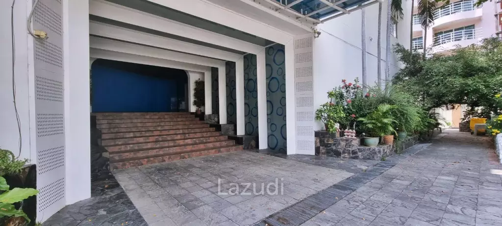 13 Beds 13 Baths 1,600 SQ.M. 4-Storey Villa in Pratumnak