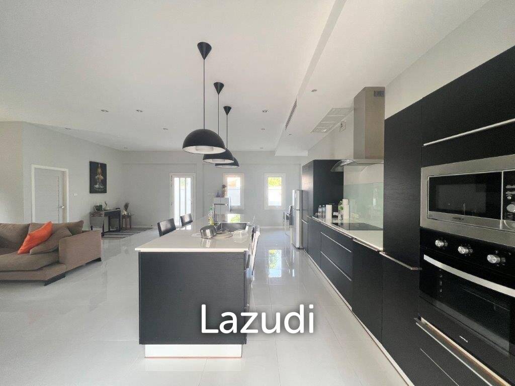 1,004 Sqm 4 Bed 4 Bath Villa For Sale