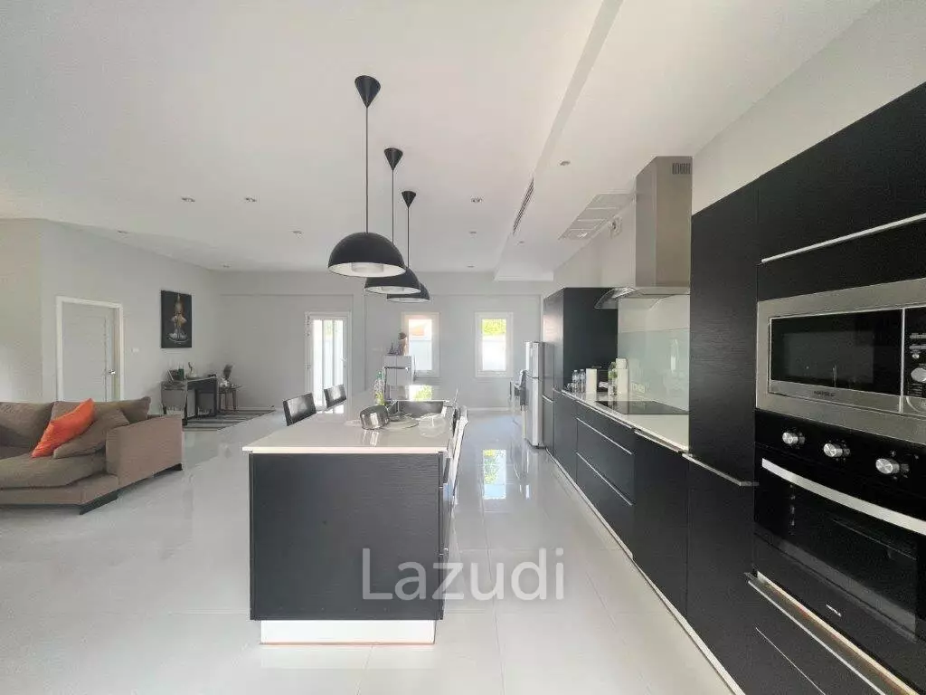 Elegant 4-Bed Villa in Hua Hin's Exclusive The Views