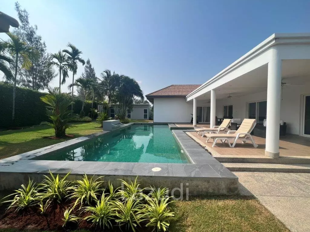 Elegant 4-Bed Villa in Hua Hin's Exclusive The Views