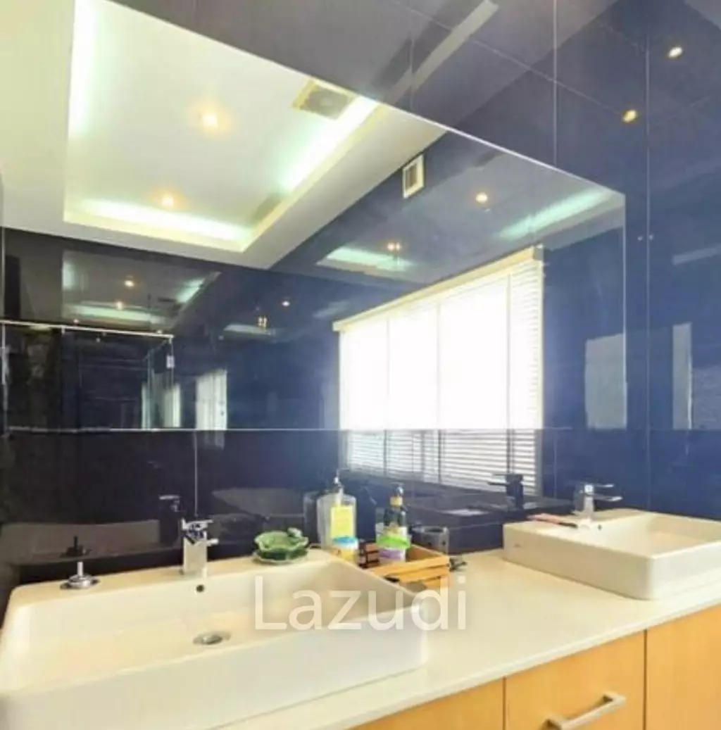 Elegant 4-Bed Villa in Hua Hin's Exclusive The Views