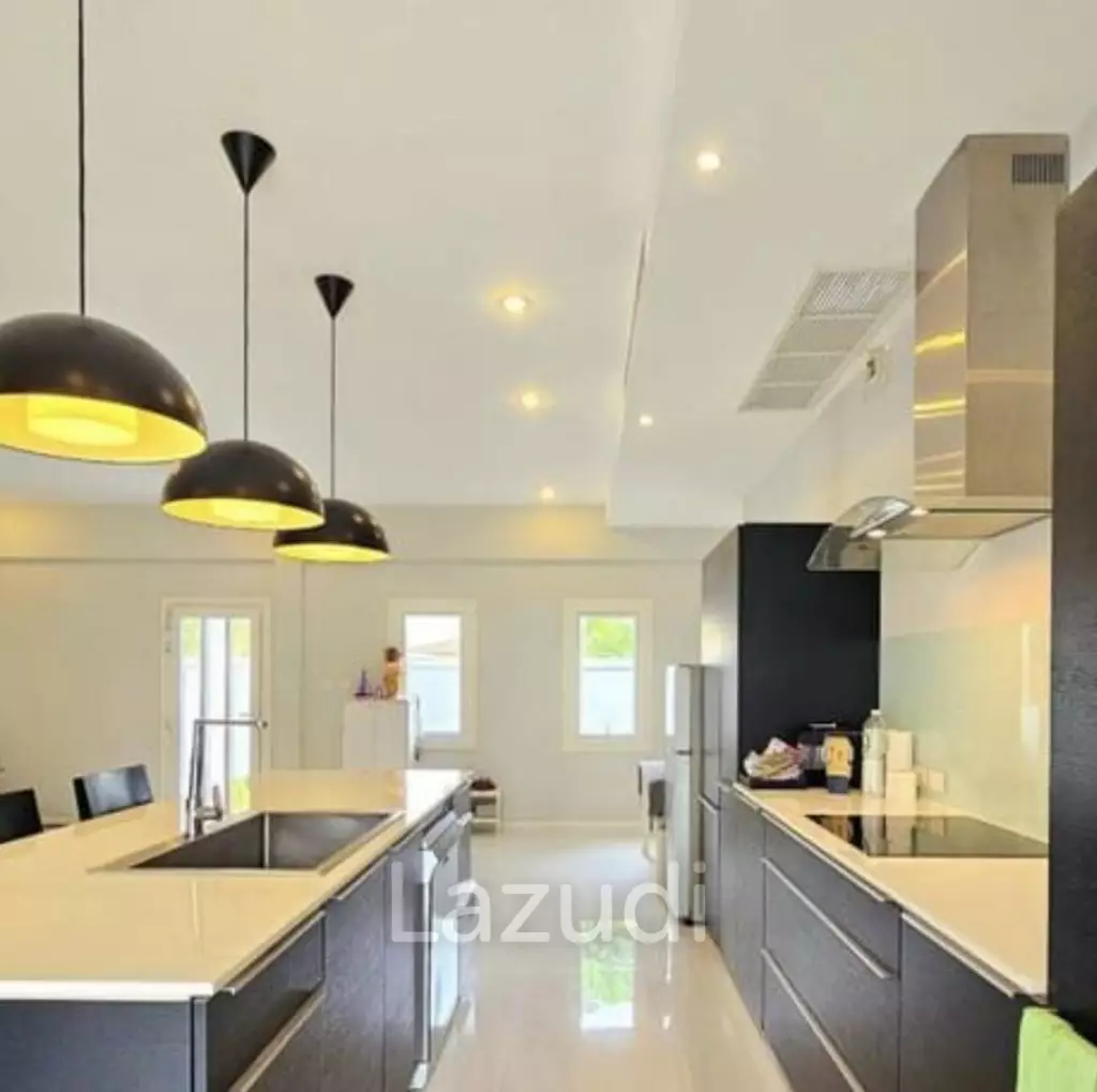 Elegant 4-Bed Villa in Hua Hin's Exclusive The Views