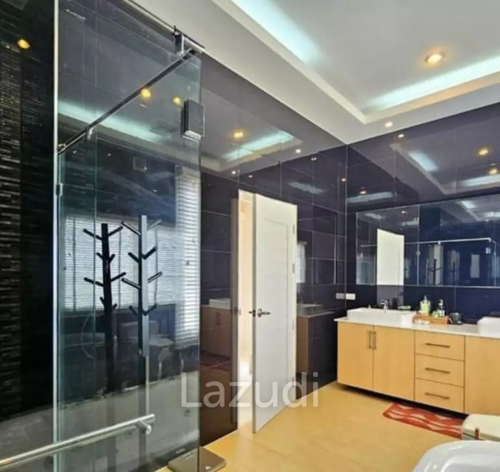 Elegant 4-Bed Villa in Hua Hin's Exclusive The Views