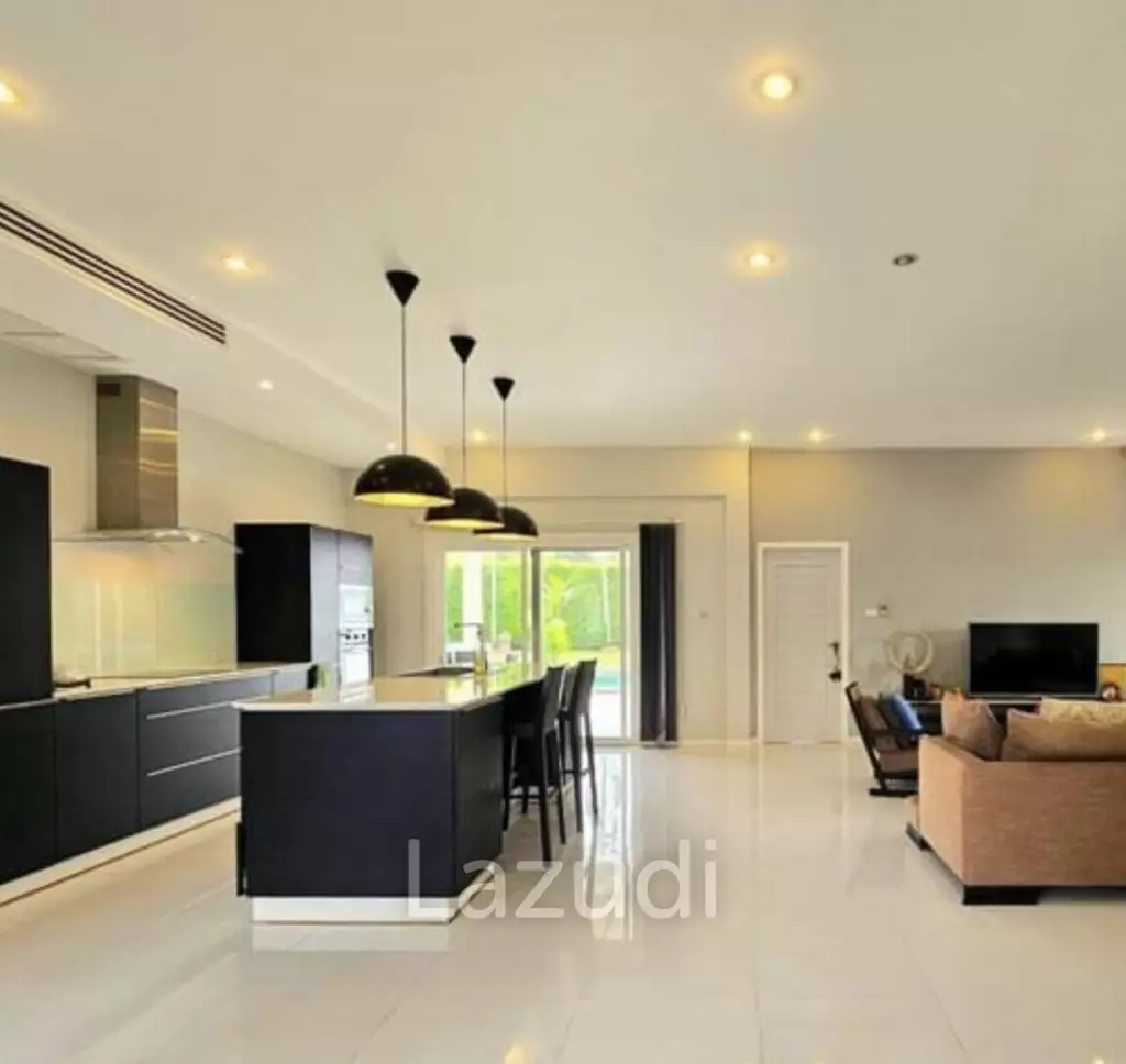 Elegant 4-Bed Villa in Hua Hin's Exclusive The Views
