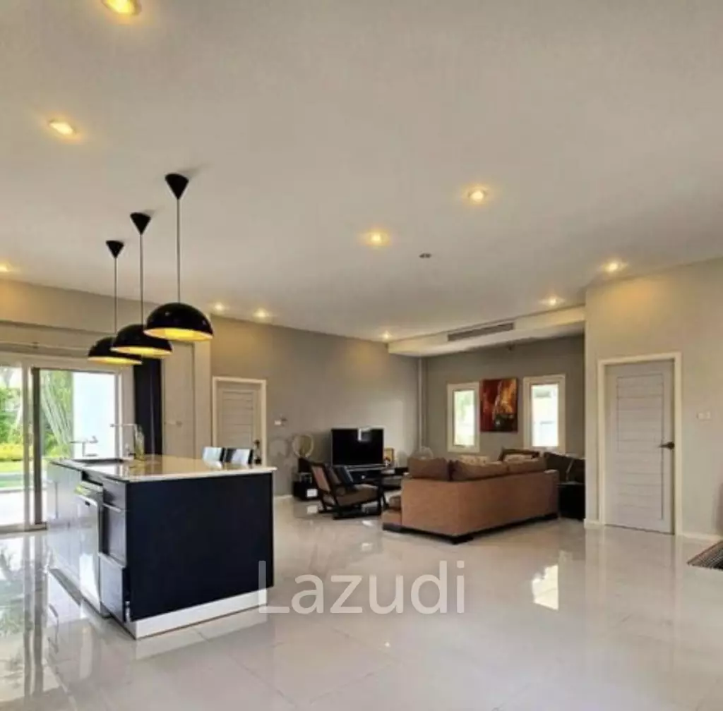 Elegant 4-Bed Villa in Hua Hin's Exclusive The Views