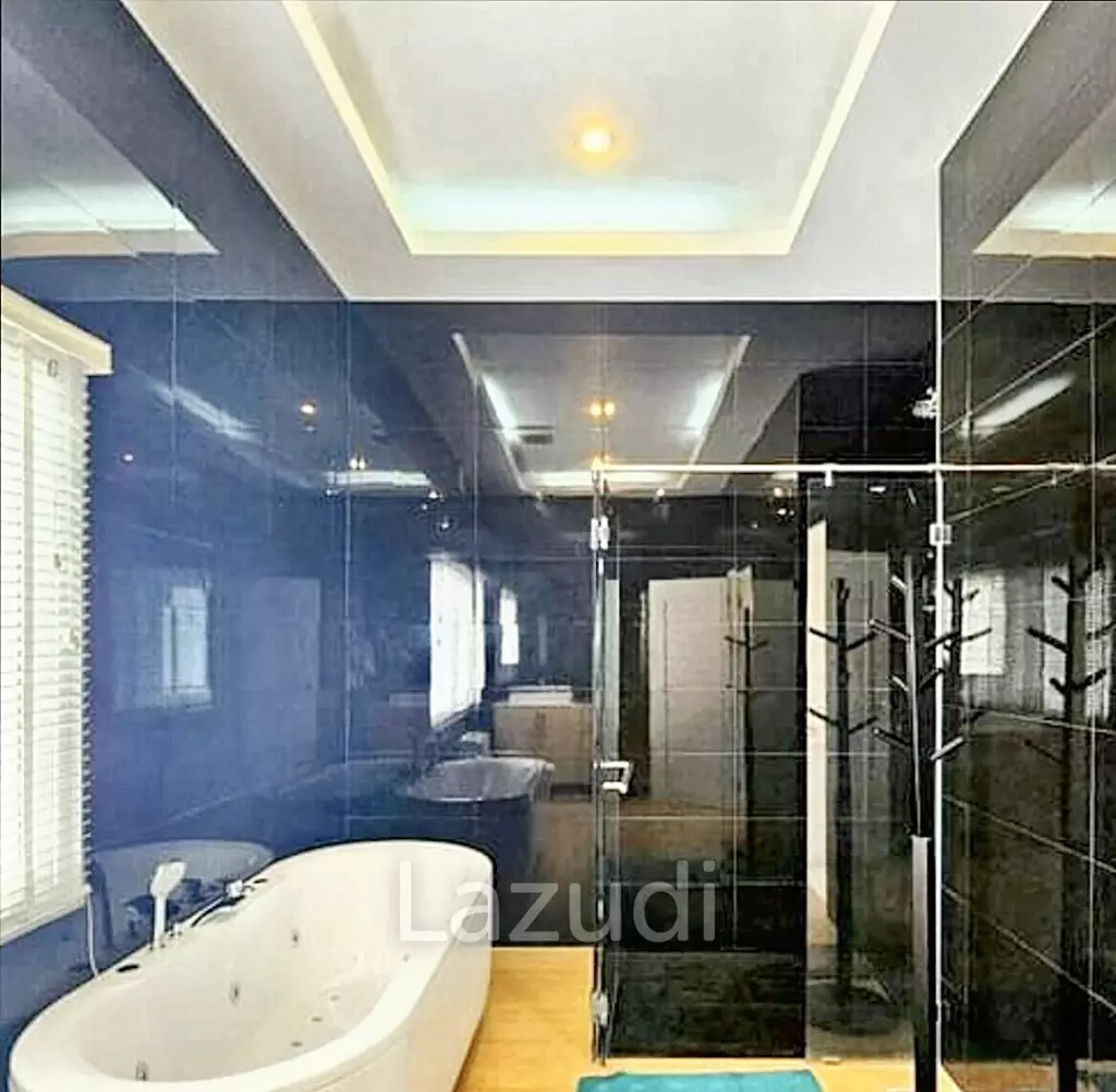 Elegant 4-Bed Villa in Hua Hin's Exclusive The Views