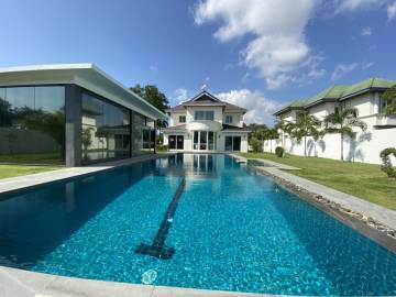 2 Storey House for Sale in Phoenix Golf Villa