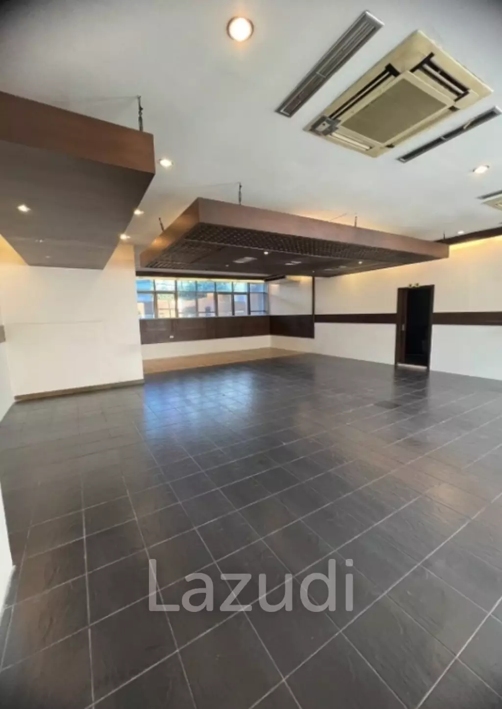 Prime Thong Lo Panjit Tower on Main Road 200SQM Retail/Restaurant opportunity