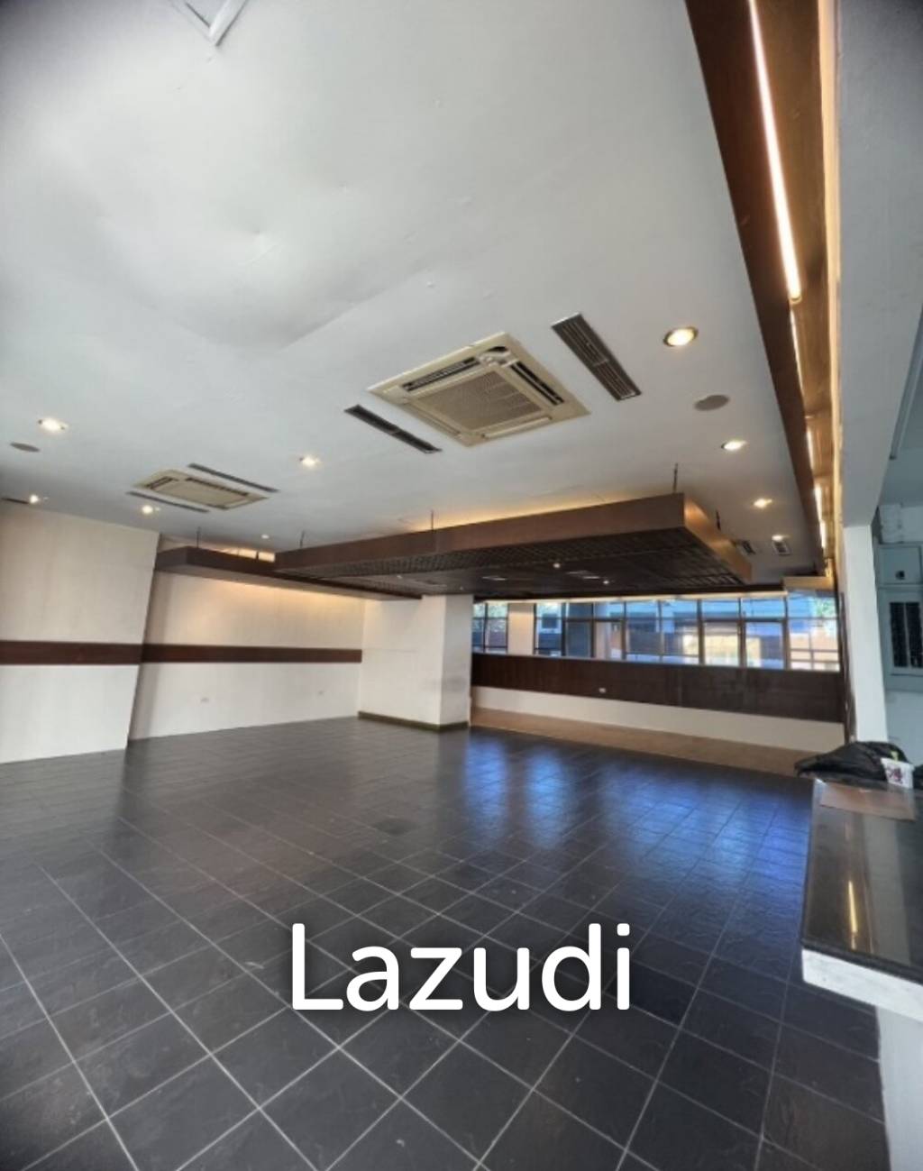 Prime Thong Lo Panjit Tower on Main Road 200SQM Retail/Restaurant opportunity