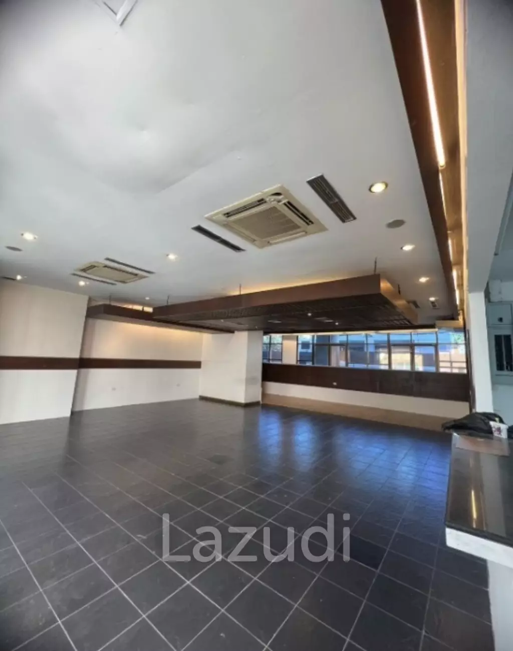 Prime Thong Lo Panjit Tower on Main Road 200SQM Retail/Restaurant opportunity