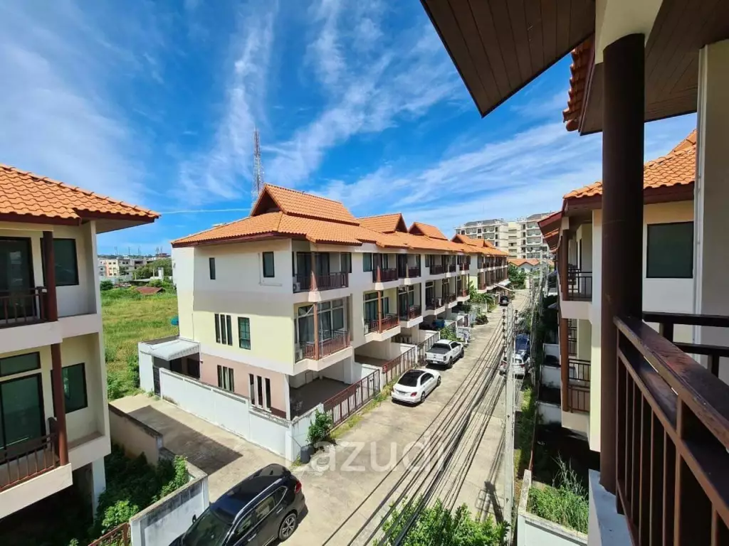 Townhouse 4 Bedrooms for Sale in Midtown Villa