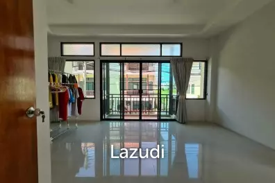 Townhouse 4 Bedrooms for Sale in Midtown Villa
