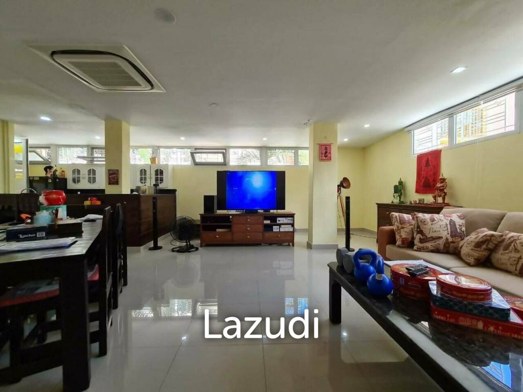 Townhouse 4 Bedrooms for Sale in Midtown Villa