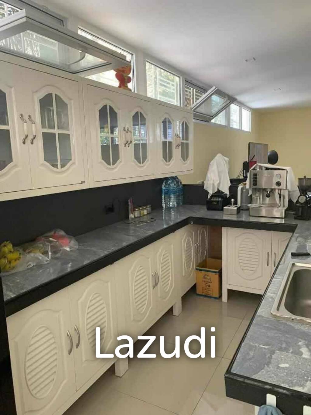 Townhouse 4 Bedrooms for Sale in Midtown Villa