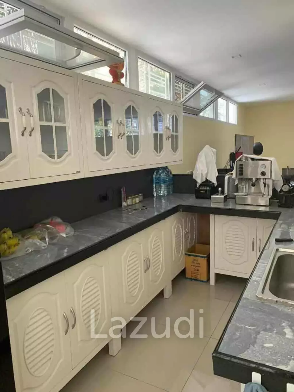 Townhouse 4 Bedrooms for Sale in Midtown Villa