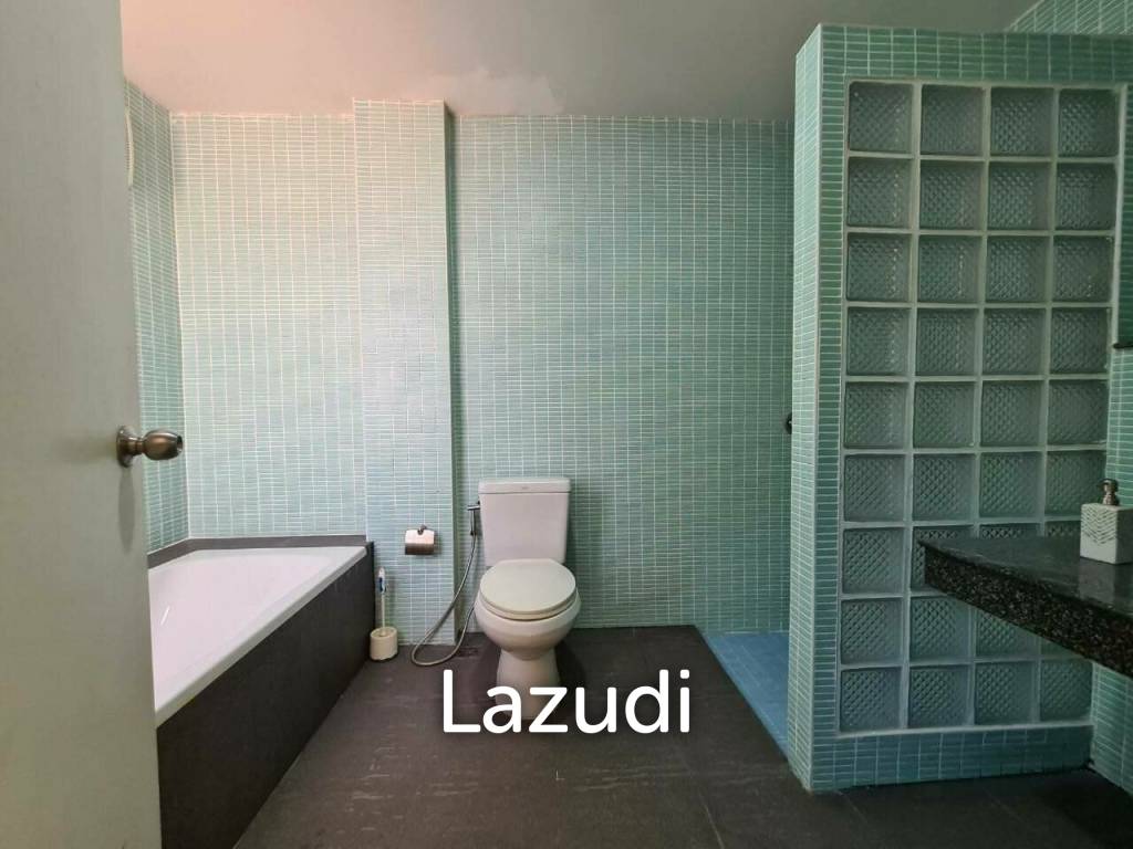 Townhouse 4 Bedrooms for Sale in Midtown Villa