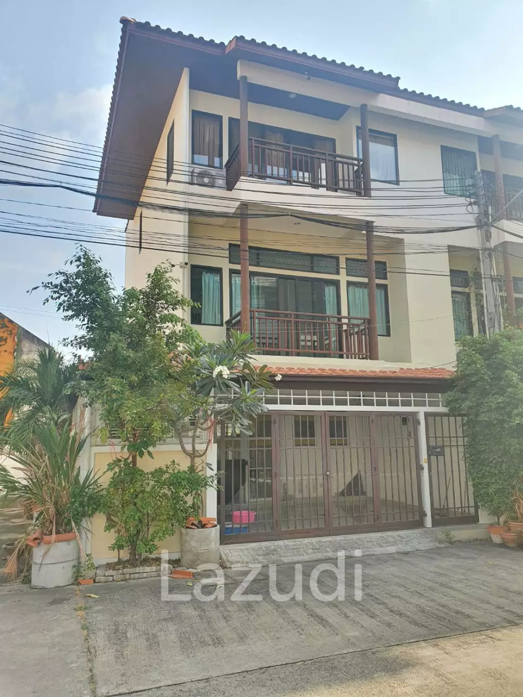 Townhouse 4 Bedrooms for Sale in Midtown Villa