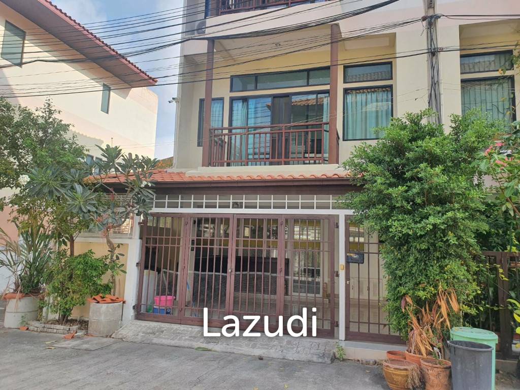 Townhouse 4 Bedrooms for Sale in Midtown Villa