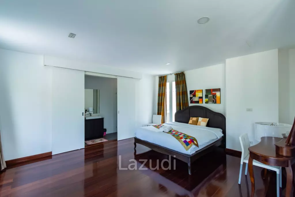 BLACK MOUNTAIN : Luxury 4 Bed Pool Villa in the Golf Course