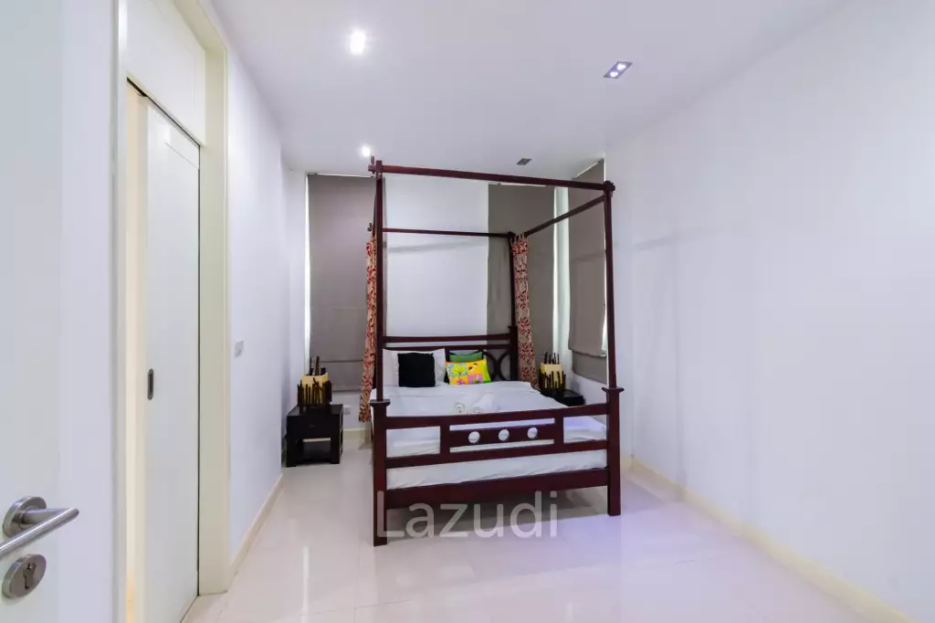 BLACK MOUNTAIN : Luxury 4 Bed Pool Villa in the Golf Course