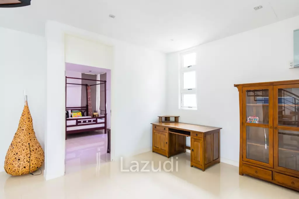 BLACK MOUNTAIN : Luxury 4 Bed Pool Villa in the Golf Course