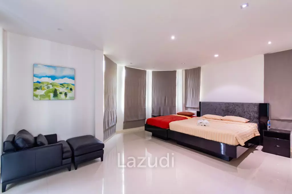 BLACK MOUNTAIN : Luxury 4 Bed Pool Villa in the Golf Course